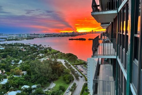 Condo in Miami, Florida, 2 bedrooms № 2076336
