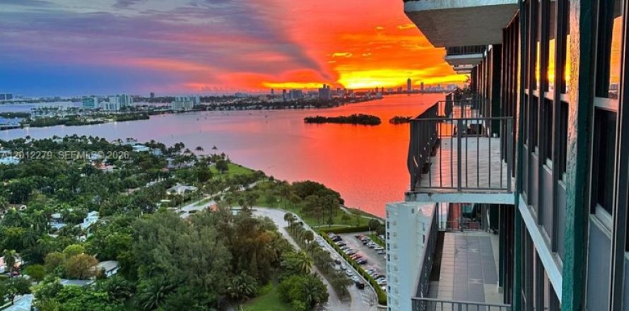 Condo in Miami, Florida, 2 bedrooms  № 2076336