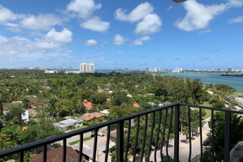 Condo in Miami, Florida, 2 bedrooms  № 2076336 - photo 15