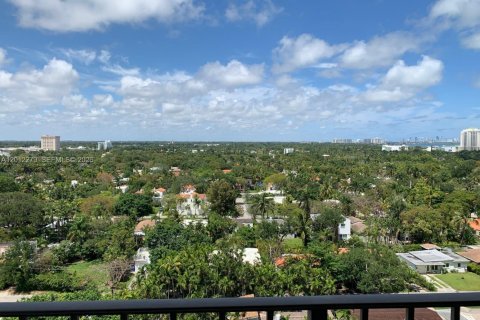 Condo in Miami, Florida, 2 bedrooms  № 2076336 - photo 14