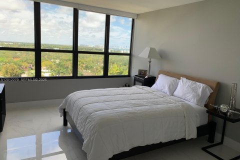 Condo in Miami, Florida, 2 bedrooms  № 2076336 - photo 12