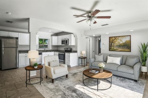 House in Clearwater, Florida 3 bedrooms, 168.9 sq.m. № 1902296 - photo 2