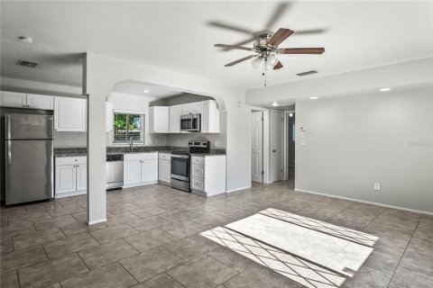 House in Clearwater, Florida 3 bedrooms, 168.9 sq.m. № 1902296 - photo 4
