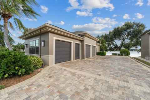 House in Polk City, Florida 3 bedrooms, 325.25 sq.m. № 2106447 - photo 3