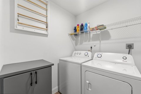 House in Jupiter, Florida 3 bedrooms, 193.14 sq.m. № 2191117 - photo 13