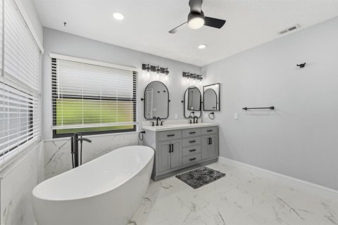 House in Jupiter, Florida 3 bedrooms, 193.14 sq.m. № 2191117 - photo 10