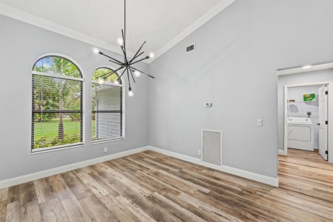 House in Jupiter, Florida 3 bedrooms, 193.14 sq.m. № 2191117 - photo 12