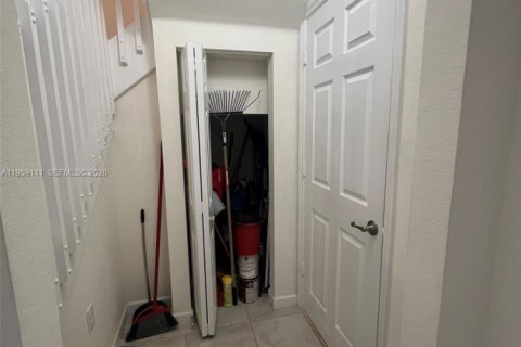 Townhouse in Homestead, Florida 3 bedrooms, 154.12 sq.m. № 2017861 - photo 11