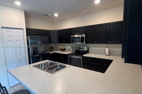 Townhouse in Homestead, Florida 3 bedrooms, 154.12 sq.m. № 2017861 - photo 18