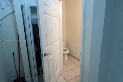 Townhouse in Homestead, Florida 3 bedrooms, 154.12 sq.m. № 2017861 - photo 12