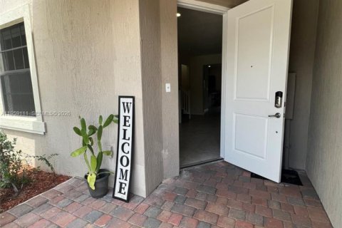 Townhouse in Homestead, Florida 3 bedrooms, 154.12 sq.m. № 2017861 - photo 6