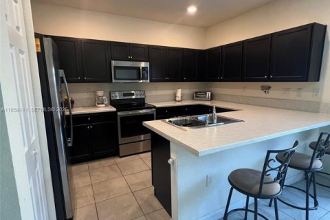 Townhouse in Homestead, Florida 3 bedrooms, 154.12 sq.m. № 2017861 - photo 17