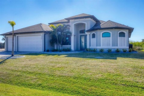 House in Port Charlotte, Florida 3 bedrooms, 195.47 sq.m. № 1519974 - photo 3