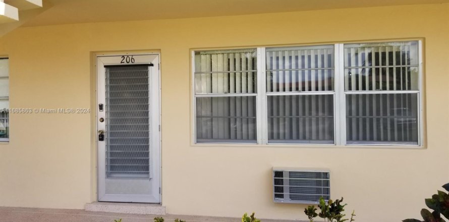 Condo in West Palm Beach, Florida, 1 bedroom № 1862748