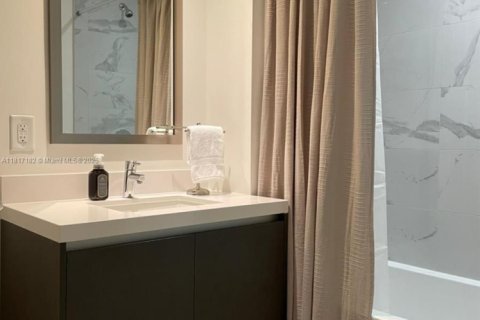 Condominio en alquiler en Miami, Florida, 2 dormitorios, 138.52 m2 № 1937478 - foto 11