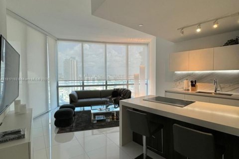 Condominio en alquiler en Miami, Florida, 2 dormitorios, 138.52 m2 № 1937478 - foto 4