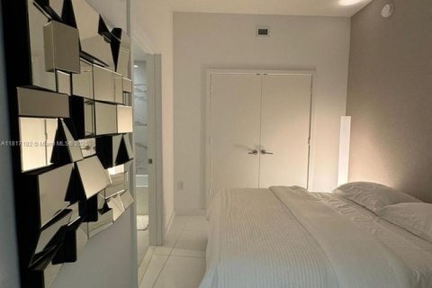 Condo in Miami, Florida, 2 bedrooms  № 1937478 - photo 8