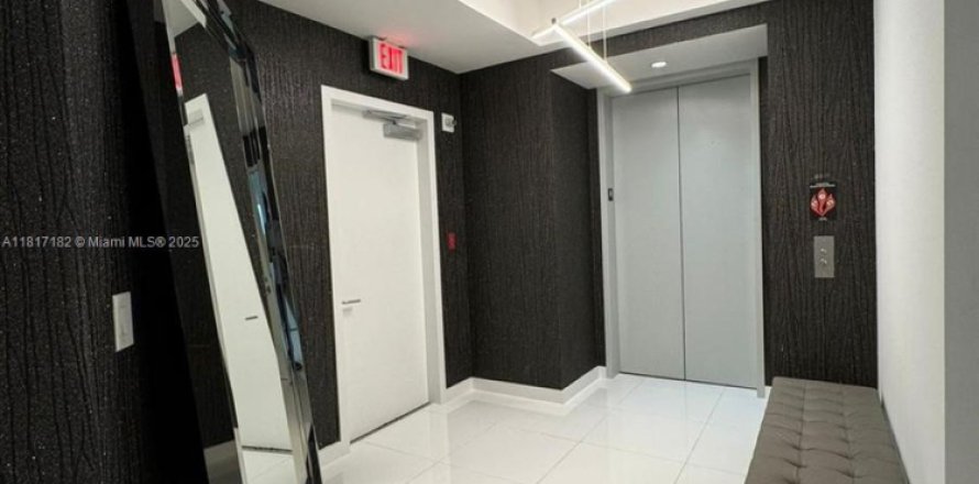 Condominio en Miami, Florida, 2 dormitorios № 1937478