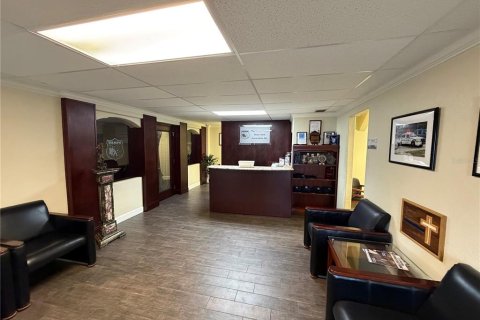 Propiedad comercial en venta en Tampa, Florida, 281.03 m2 № 2143562 - foto 9