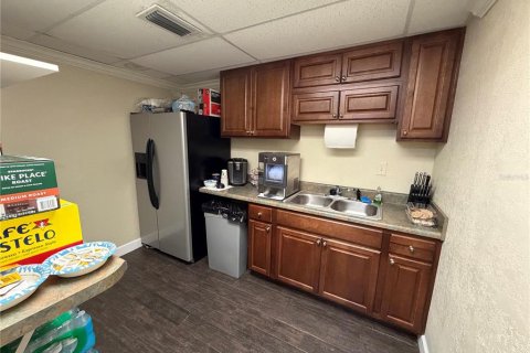 Propiedad comercial en venta en Tampa, Florida, 281.03 m2 № 2143562 - foto 14
