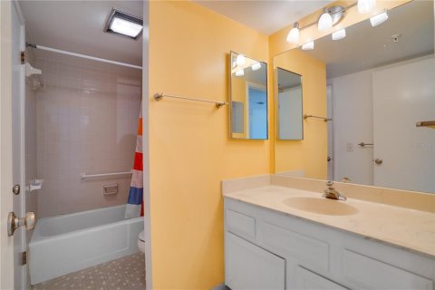 Condominio en venta en Saint Petersburg, Florida, 2 dormitorios, 137.12 m2 № 2200998 - foto 19