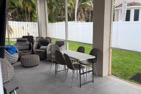 House in Hollywood, Florida 4 bedrooms, 204.38 sq.m. № 2064334 - photo 30