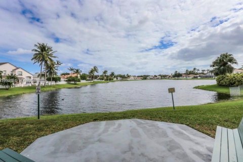 Casa en alquiler en Hollywood, Florida, 4 dormitorios, 204.38 m2 № 2064334 - foto 3