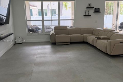 House in Hollywood, Florida 4 bedrooms, 204.38 sq.m. № 2064334 - photo 26