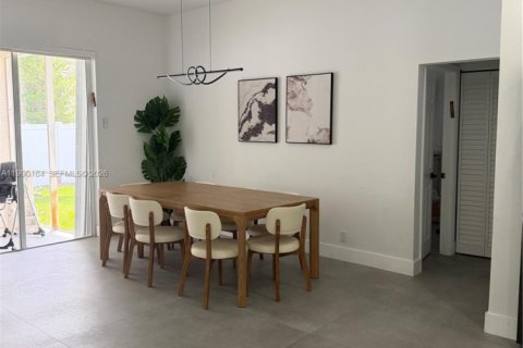 House in Hollywood, Florida 4 bedrooms, 204.38 sq.m. № 2064334 - photo 28