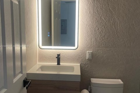 Casa en alquiler en Hollywood, Florida, 4 dormitorios, 204.38 m2 № 2064334 - foto 9