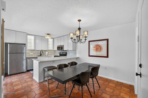 Condo in West Palm Beach, Florida, 3 bedrooms № 2190636 - photo 21