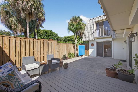Condo in West Palm Beach, Florida, 3 bedrooms № 2190636 - photo 11