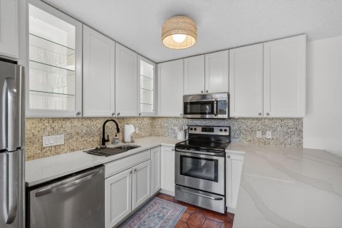 Condo in West Palm Beach, Florida, 3 bedrooms № 2190636 - photo 26