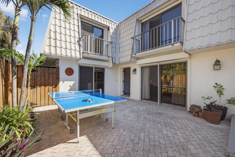 Condo in West Palm Beach, Florida, 3 bedrooms № 2190636 - photo 12