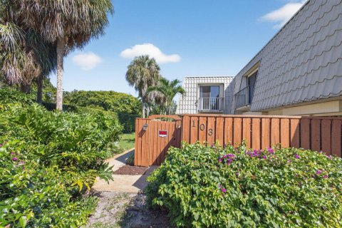 Condo in West Palm Beach, Florida, 3 bedrooms № 2190636 - photo 5