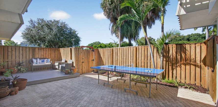 Condo in West Palm Beach, Florida, 3 bedrooms № 2190636