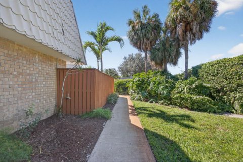 Condo in West Palm Beach, Florida, 3 bedrooms № 2190636 - photo 3