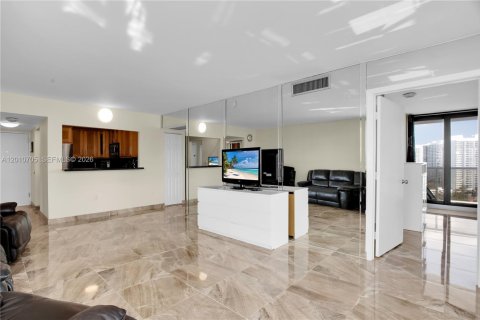 Condo in Aventura, Florida, 2 bedrooms № 2073590 - photo 5