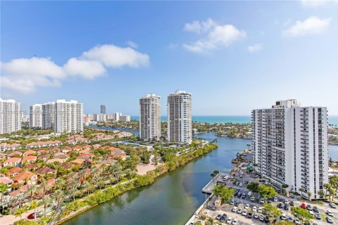 Condo in Aventura, Florida, 2 bedrooms № 2073590 - photo 24