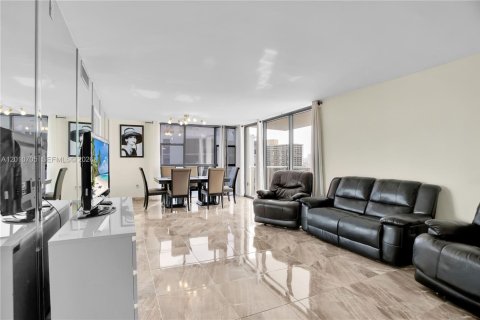 Condo in Aventura, Florida, 2 bedrooms № 2073590 - photo 2