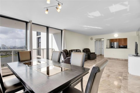 Condo in Aventura, Florida, 2 bedrooms № 2073590 - photo 7