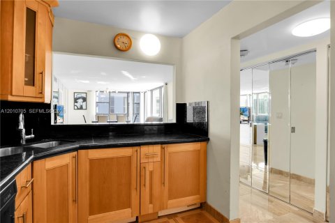 Condo in Aventura, Florida, 2 bedrooms № 2073590 - photo 8