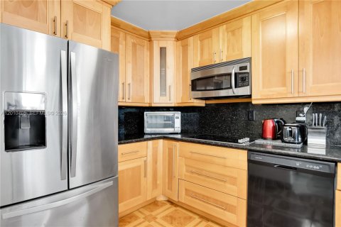 Condo in Aventura, Florida, 2 bedrooms № 2073590 - photo 15