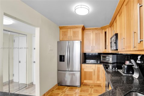 Condo in Aventura, Florida, 2 bedrooms № 2073590 - photo 13