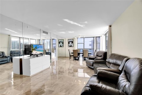 Condo in Aventura, Florida, 2 bedrooms № 2073590 - photo 3