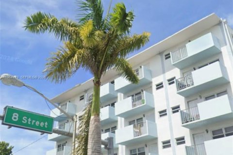 Condo in Miami Beach, Florida, 1 bedroom  № 2026649 - photo 3