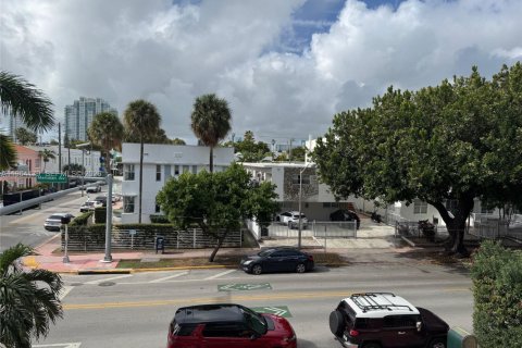 Condo in Miami Beach, Florida, 1 bedroom  № 2026649 - photo 13