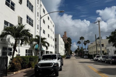 Condo in Miami Beach, Florida, 1 bedroom  № 2026649 - photo 5