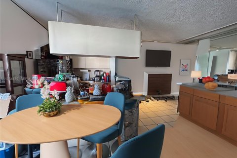 Condo in Miami Beach, Florida, 1 bedroom  № 2026649 - photo 11