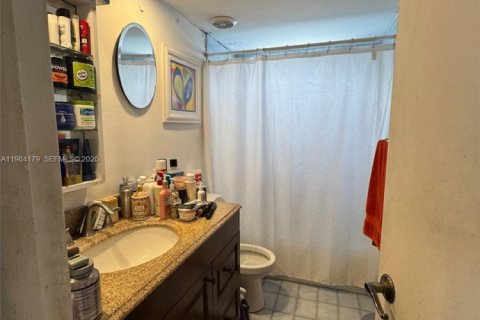 Condo in Miami Beach, Florida, 1 bedroom  № 2026649 - photo 12